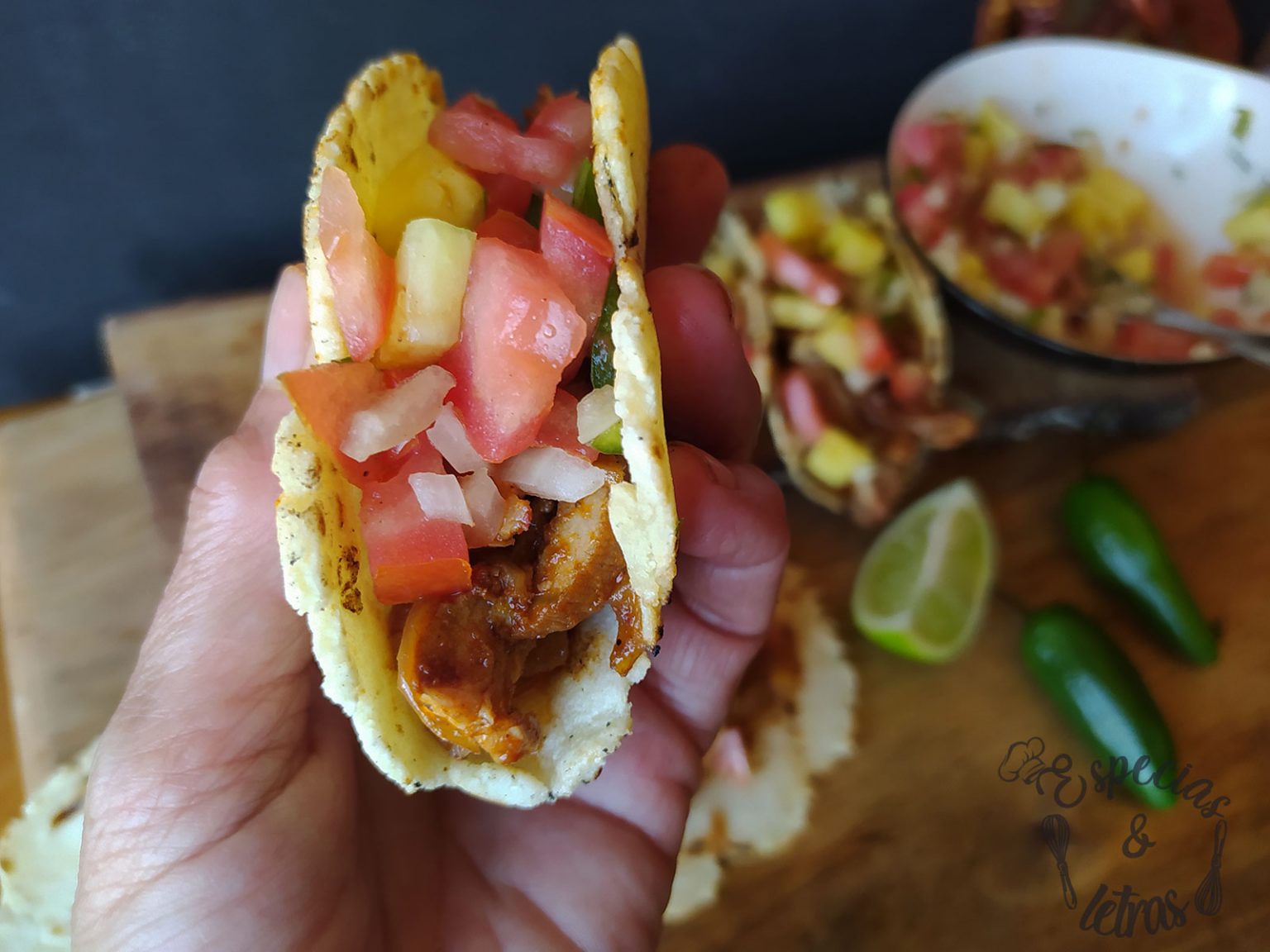 Tacos del pastor de cerdo con pico de gallo Especias&Letras